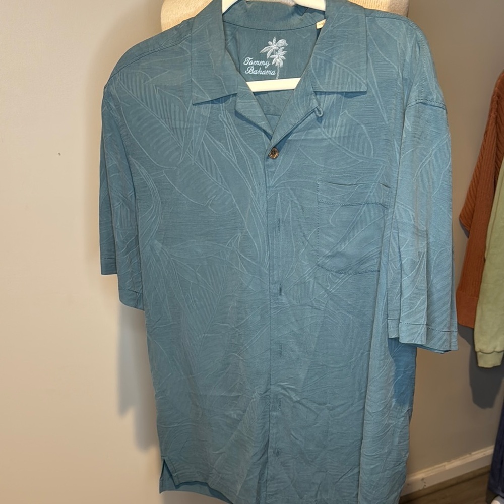 Tommy Bahama 100% silk men’s‎  Blue Lightweight Shirt button up
